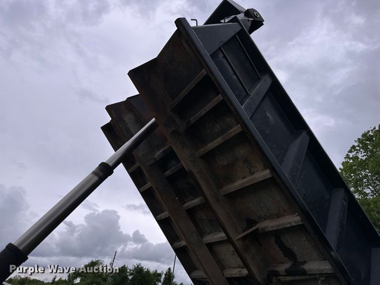 image for item NT9224 2001 Peterbilt  379 dump truck