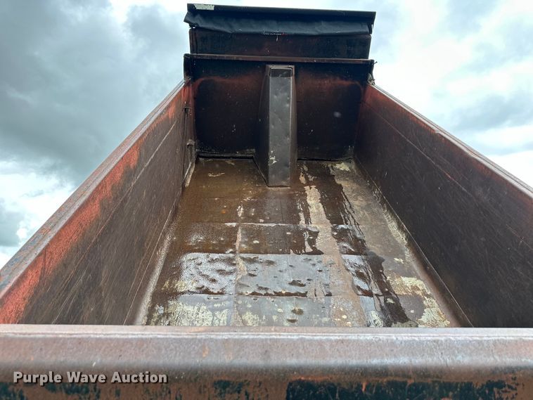 image for item NT9224 2001 Peterbilt  379 dump truck