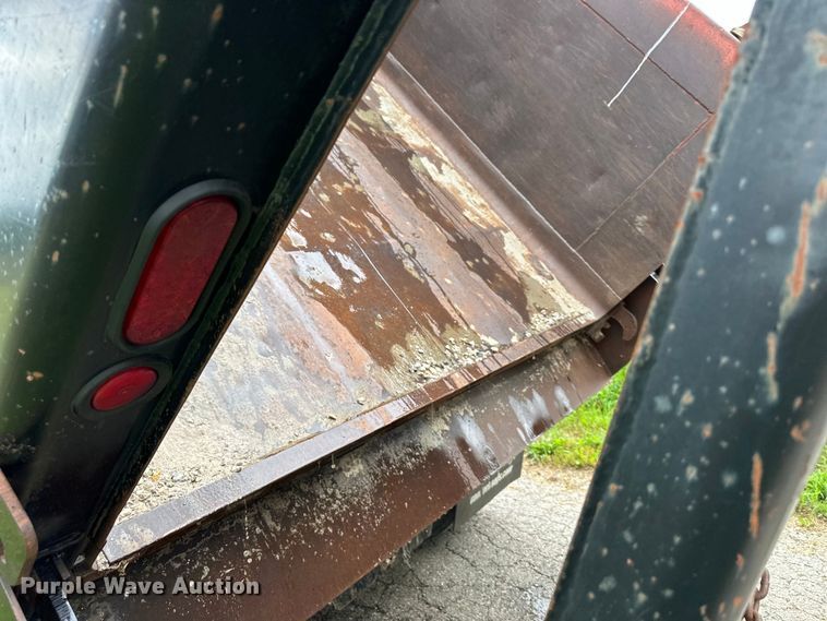 image for item NT9224 2001 Peterbilt  379 dump truck