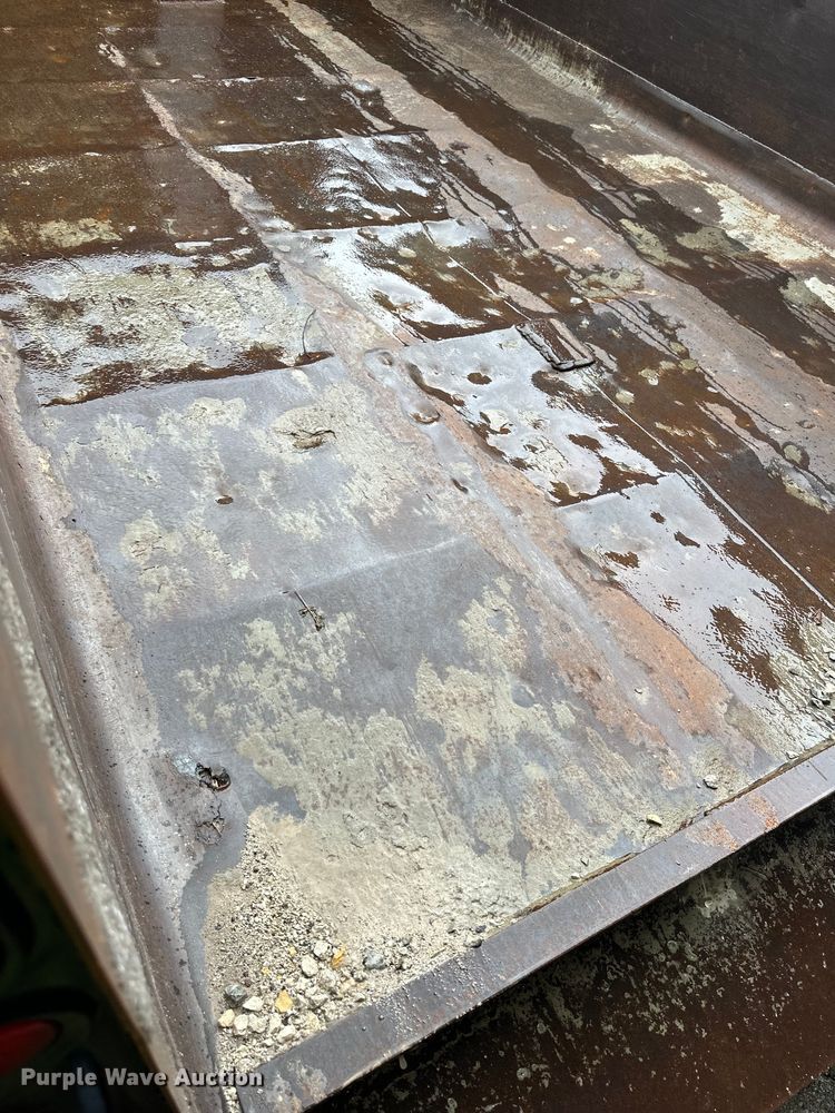 image for item NT9224 2001 Peterbilt  379 dump truck