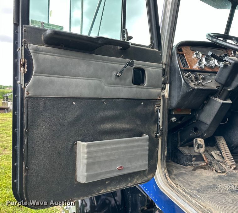 image for item NT9224 2001 Peterbilt  379 dump truck