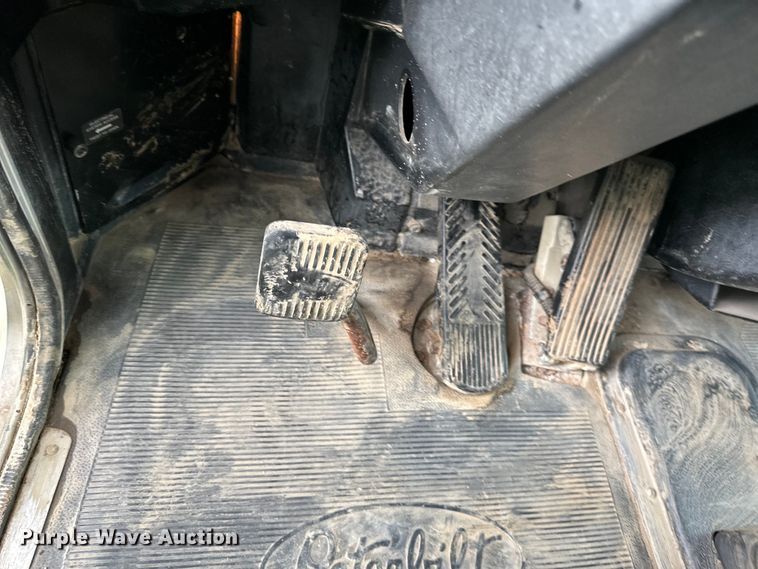 image for item NT9224 2001 Peterbilt  379 dump truck