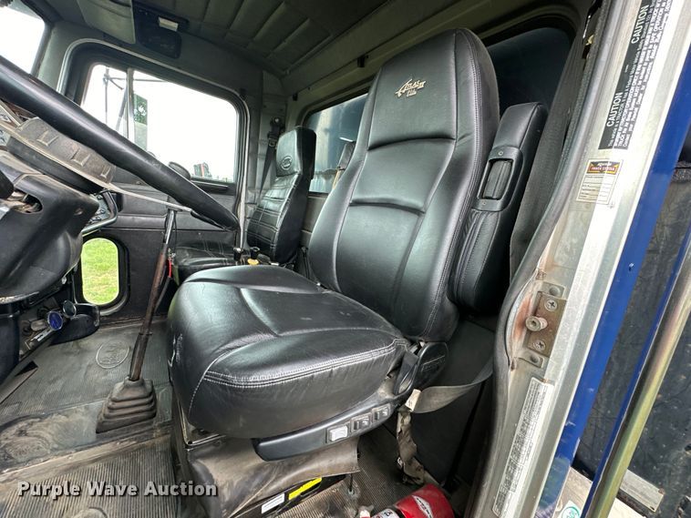 image for item NT9224 2001 Peterbilt  379 dump truck