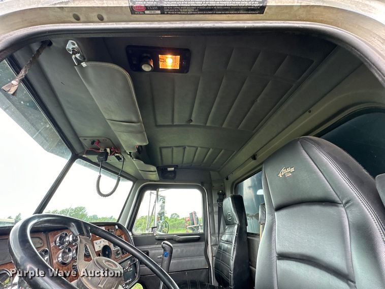 image for item NT9224 2001 Peterbilt  379 dump truck