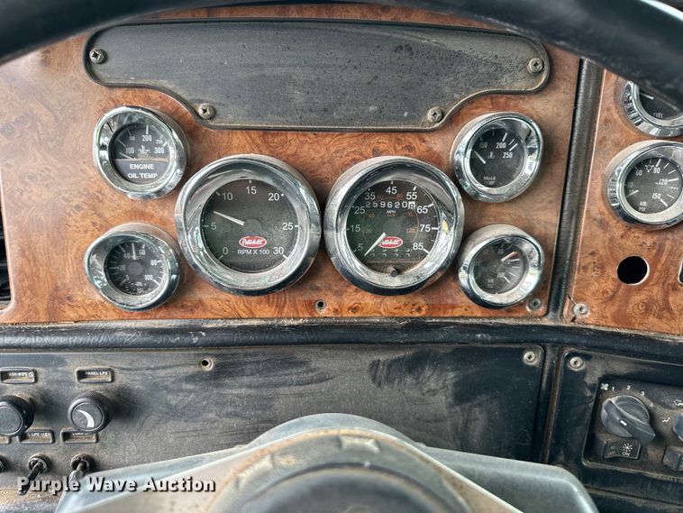 image for item NT9224 2001 Peterbilt  379 dump truck