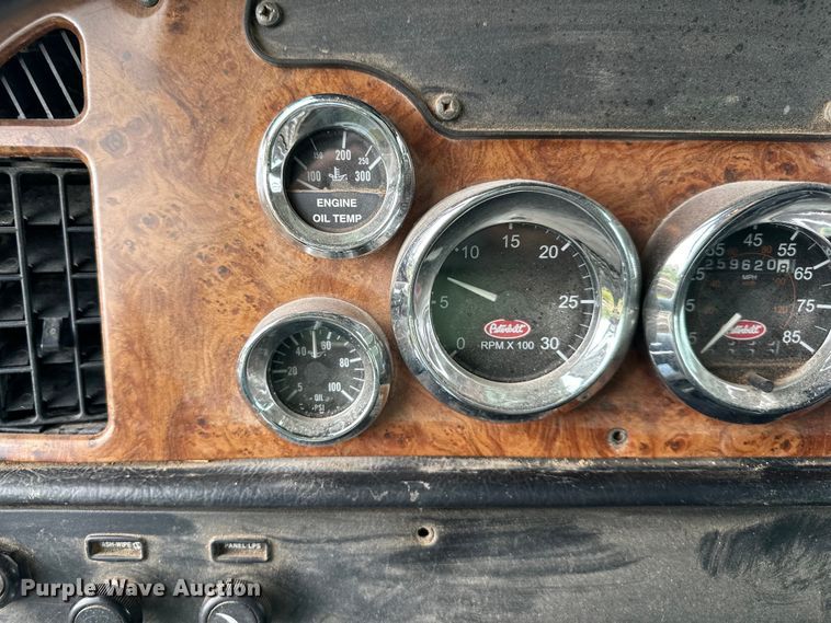 image for item NT9224 2001 Peterbilt  379 dump truck