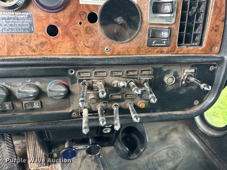 image for item NT9224 2001 Peterbilt  379 dump truck