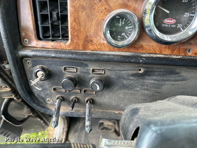 image for item NT9224 2001 Peterbilt  379 dump truck