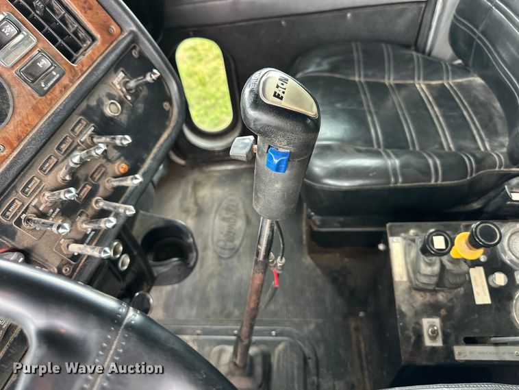 image for item NT9224 2001 Peterbilt  379 dump truck