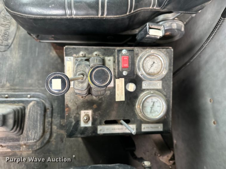 image for item NT9224 2001 Peterbilt  379 dump truck