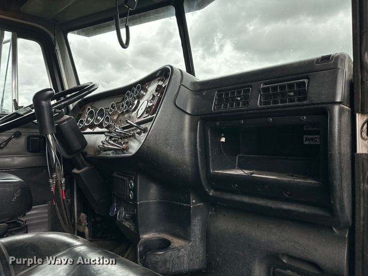 image for item NT9224 2001 Peterbilt  379 dump truck