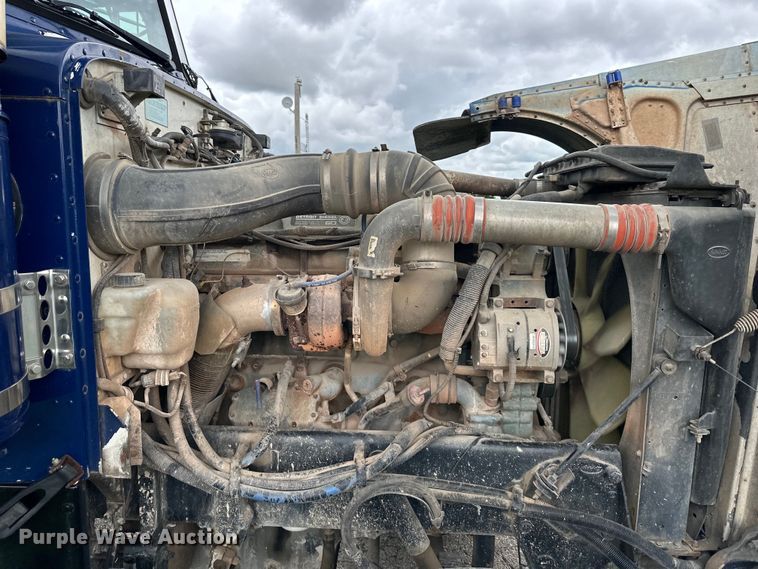 image for item NT9224 2001 Peterbilt  379 dump truck