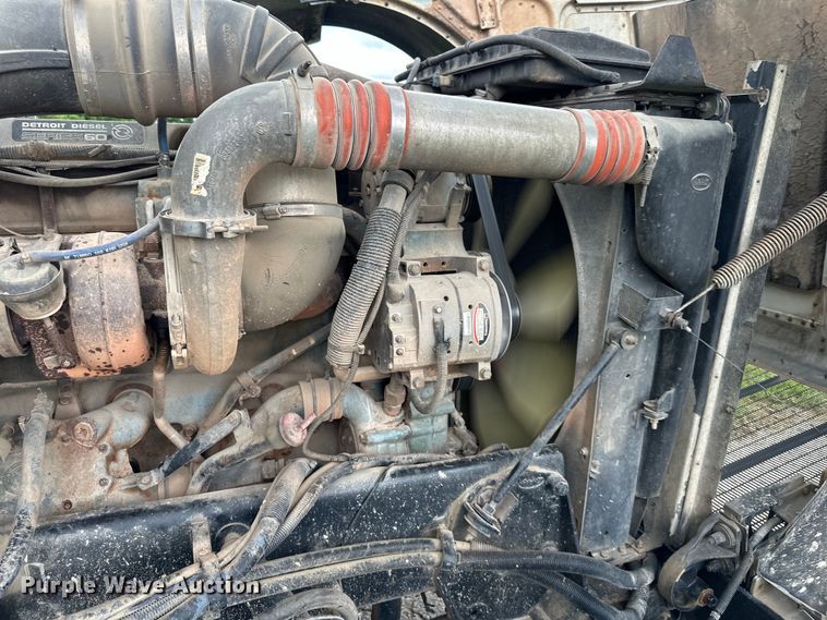 image for item NT9224 2001 Peterbilt  379 dump truck