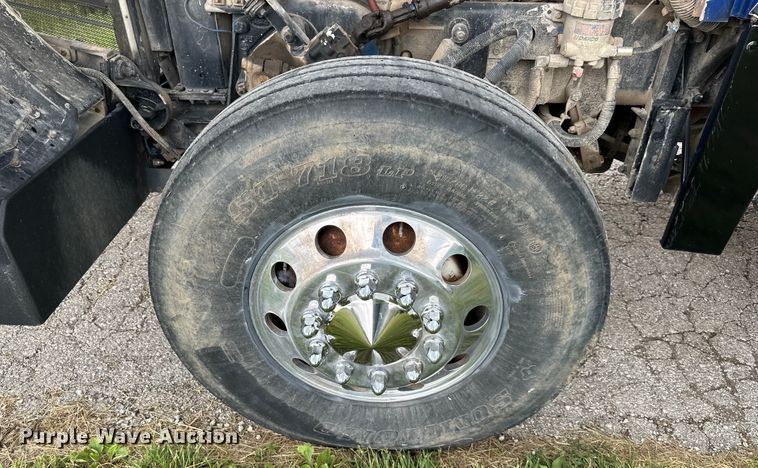 image for item NT9224 2001 Peterbilt  379 dump truck