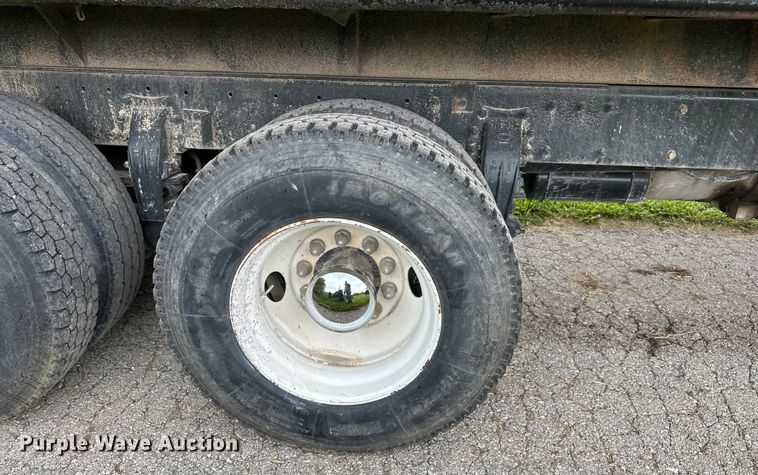 image for item NT9224 2001 Peterbilt  379 dump truck