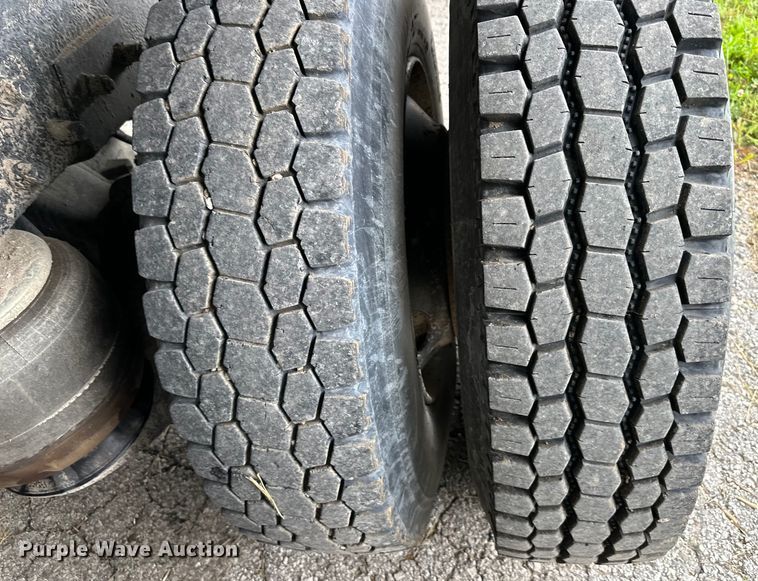 image for item NT9224 2001 Peterbilt  379 dump truck