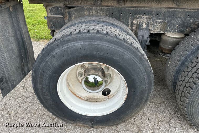 image for item NT9224 2001 Peterbilt  379 dump truck