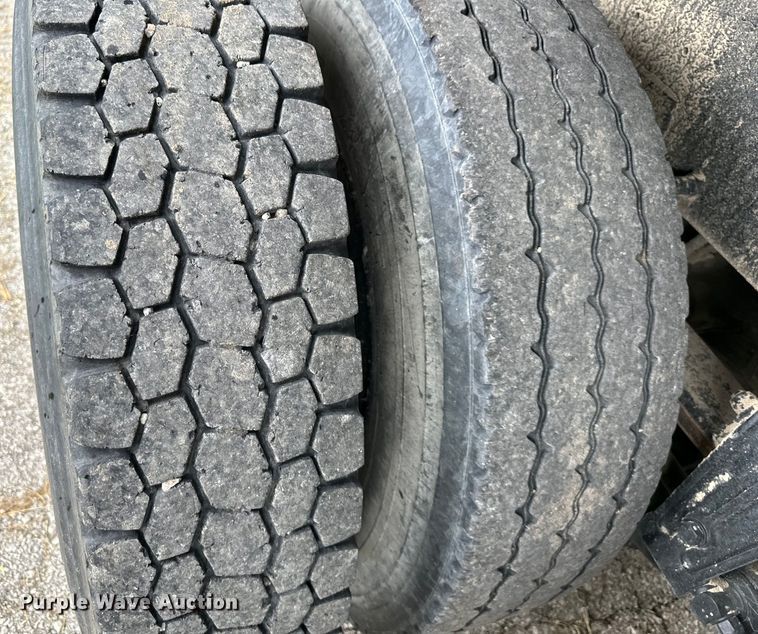 image for item NT9224 2001 Peterbilt  379 dump truck