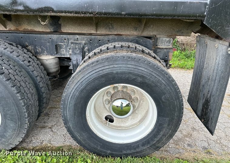 image for item NT9224 2001 Peterbilt  379 dump truck