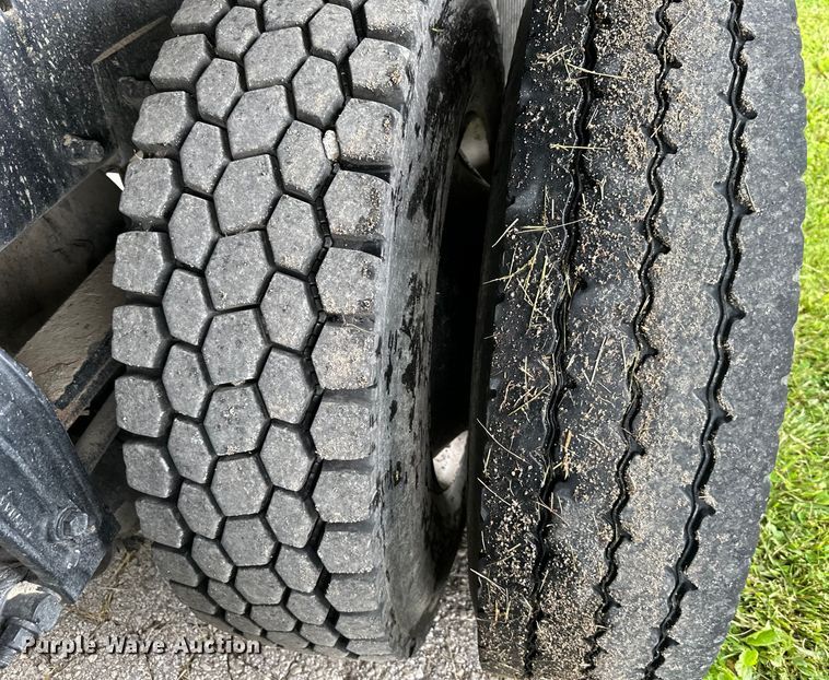 image for item NT9224 2001 Peterbilt  379 dump truck