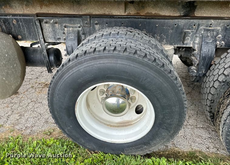 image for item NT9224 2001 Peterbilt  379 dump truck