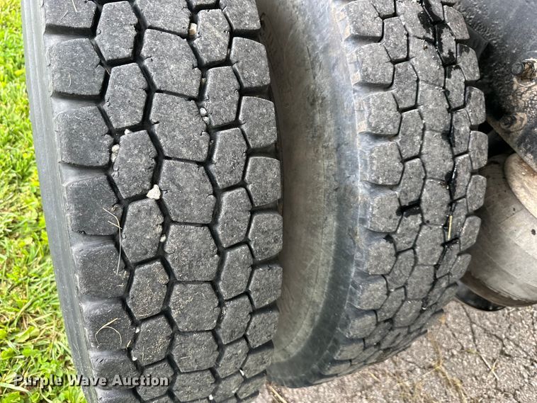 image for item NT9224 2001 Peterbilt  379 dump truck