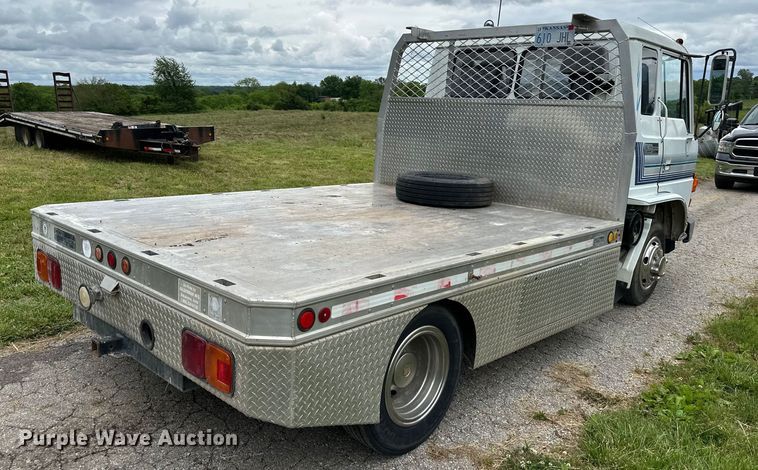image for item NT9225 1992 Hino GC flatbed truck