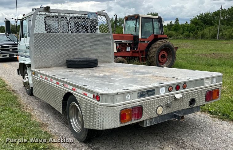image for item NT9225 1992 Hino GC flatbed truck