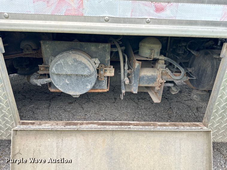 image for item NT9225 1992 Hino GC flatbed truck