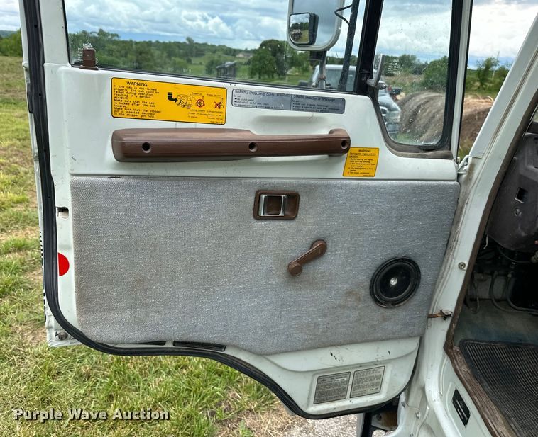 image for item NT9225 1992 Hino GC flatbed truck