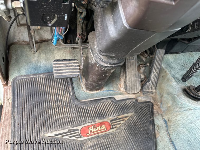 image for item NT9225 1992 Hino GC flatbed truck