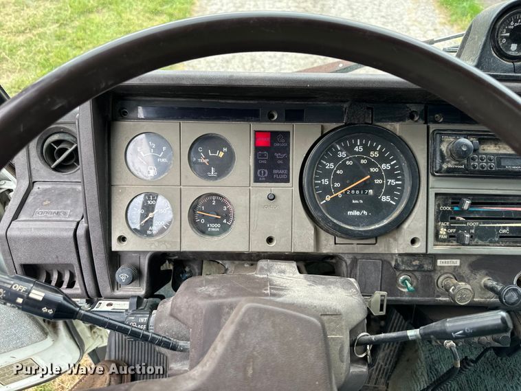 image for item NT9225 1992 Hino GC flatbed truck