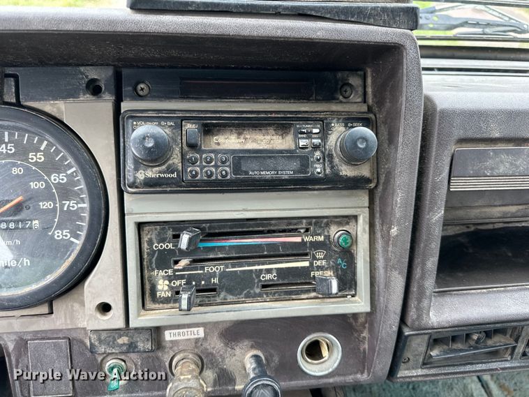 image for item NT9225 1992 Hino GC flatbed truck