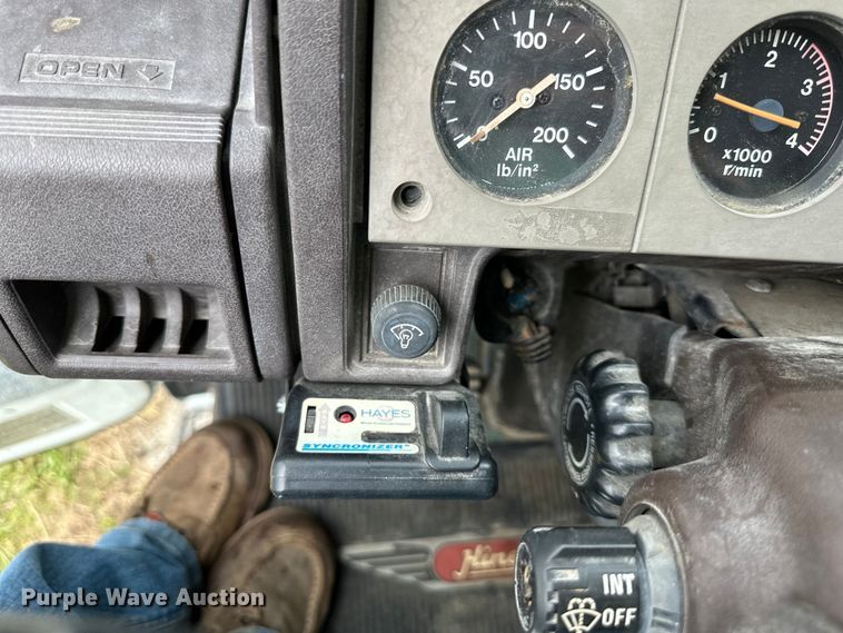 image for item NT9225 1992 Hino GC flatbed truck