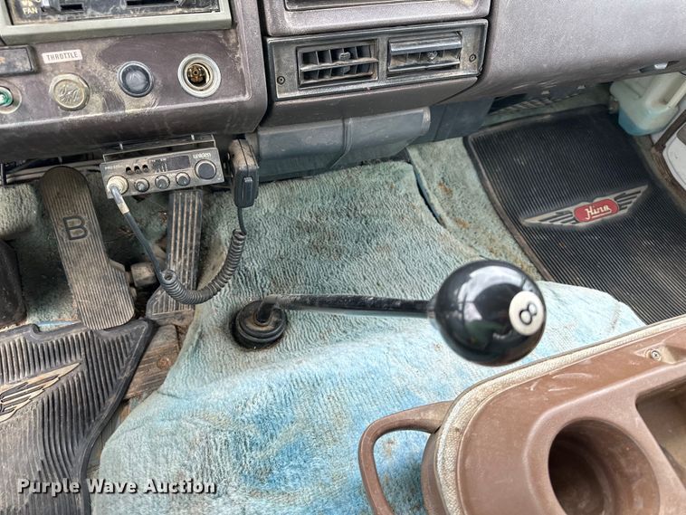 image for item NT9225 1992 Hino GC flatbed truck