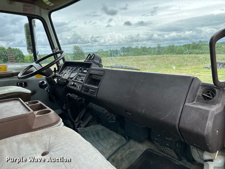 image for item NT9225 1992 Hino GC flatbed truck