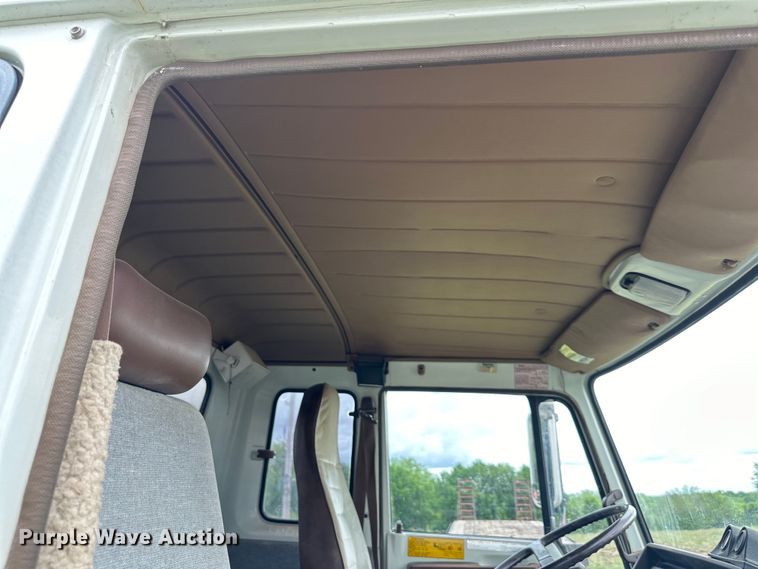 image for item NT9225 1992 Hino GC flatbed truck