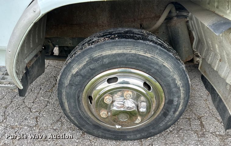 image for item NT9225 1992 Hino GC flatbed truck