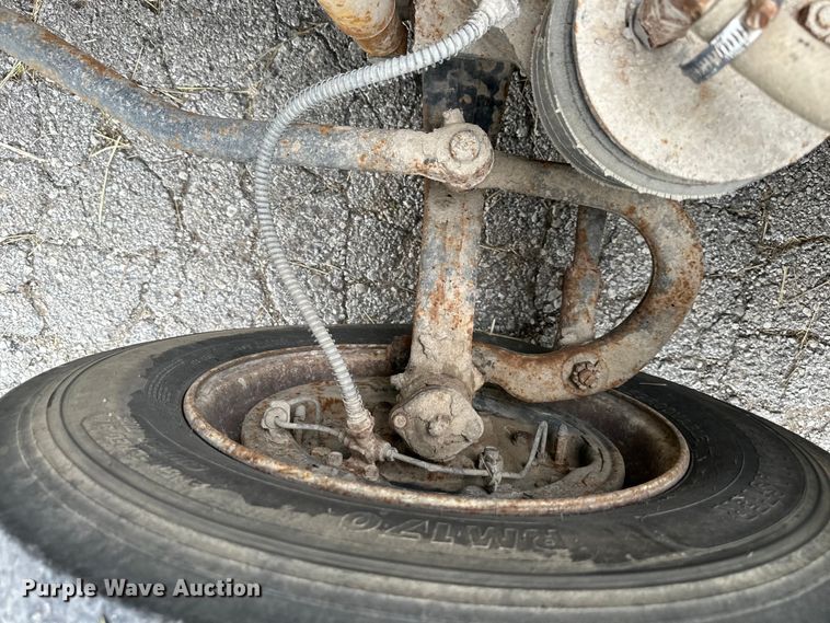 image for item NT9225 1992 Hino GC flatbed truck