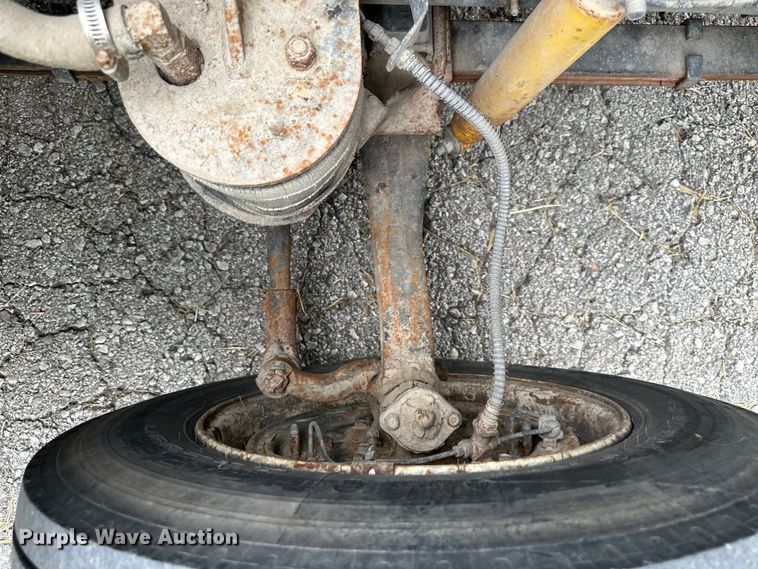 image for item NT9225 1992 Hino GC flatbed truck