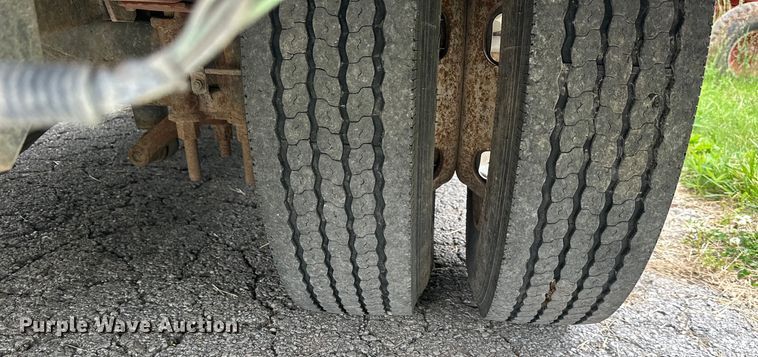 image for item NT9225 1992 Hino GC flatbed truck