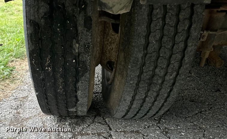 image for item NT9225 1992 Hino GC flatbed truck