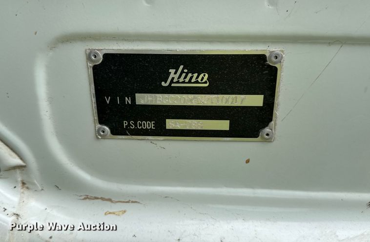 image for item NT9225 1992 Hino GC flatbed truck