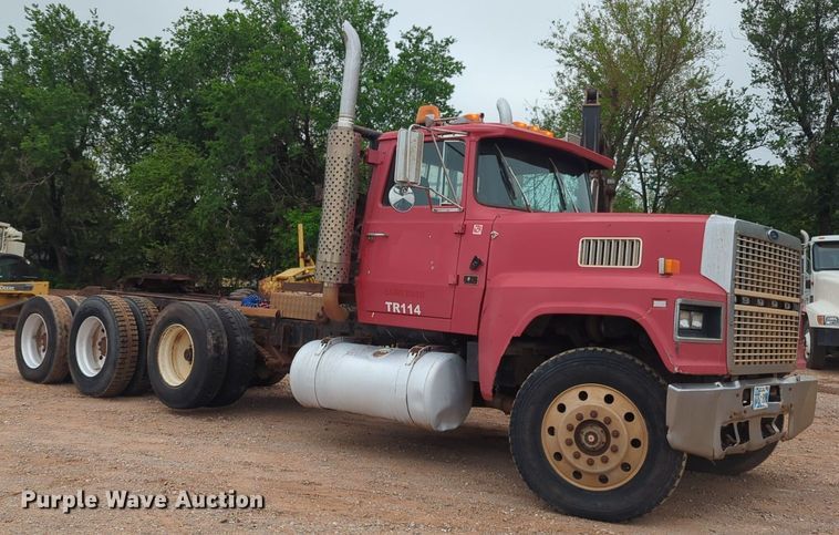 image for item NZ9561 1989 Ford 9000 winch truck 