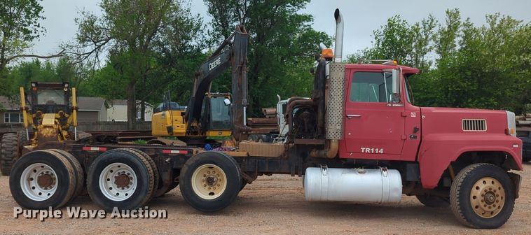 image for item NZ9561 1989 Ford 9000 winch truck 