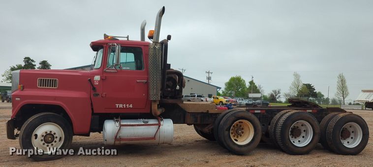 image for item NZ9561 1989 Ford 9000 winch truck 