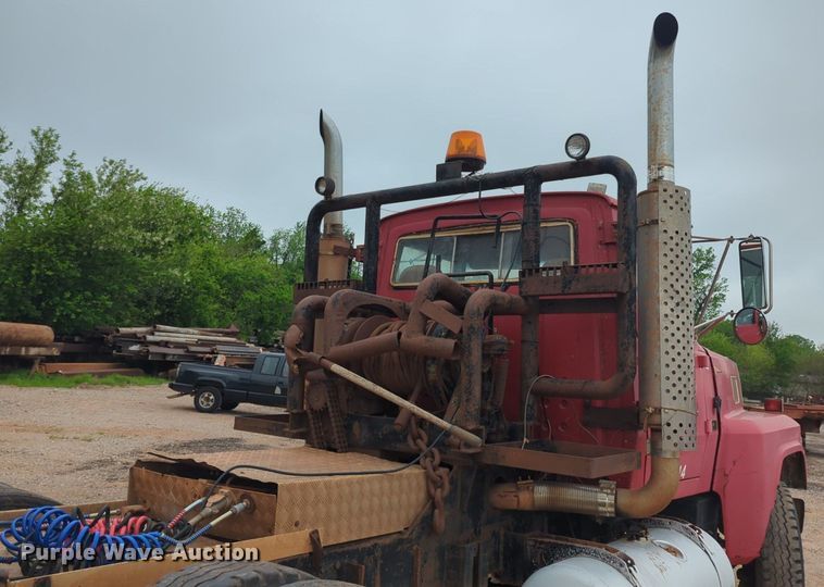 image for item NZ9561 1989 Ford 9000 winch truck 