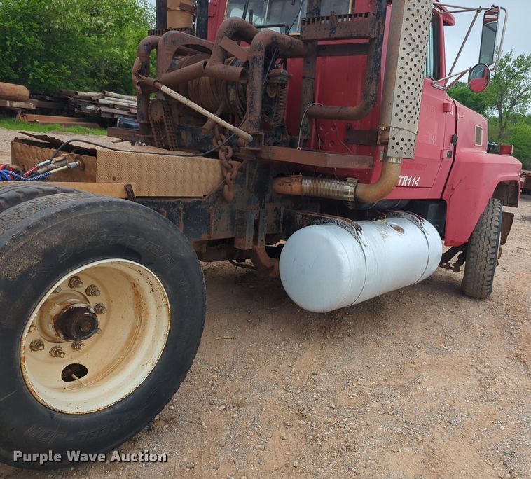 image for item NZ9561 1989 Ford 9000 winch truck 