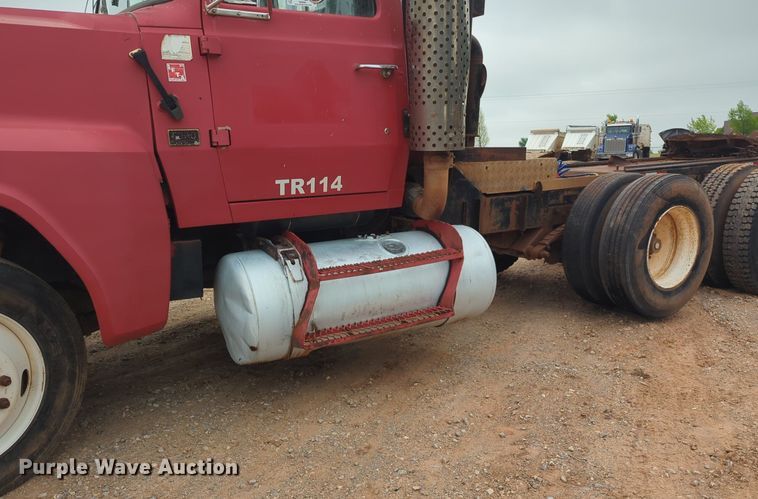 image for item NZ9561 1989 Ford 9000 winch truck 