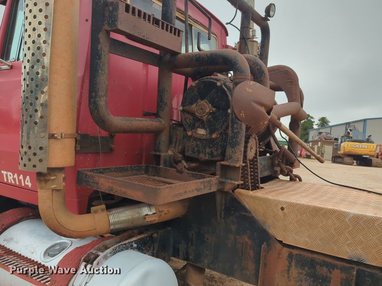 image for item NZ9561 1989 Ford 9000 winch truck 